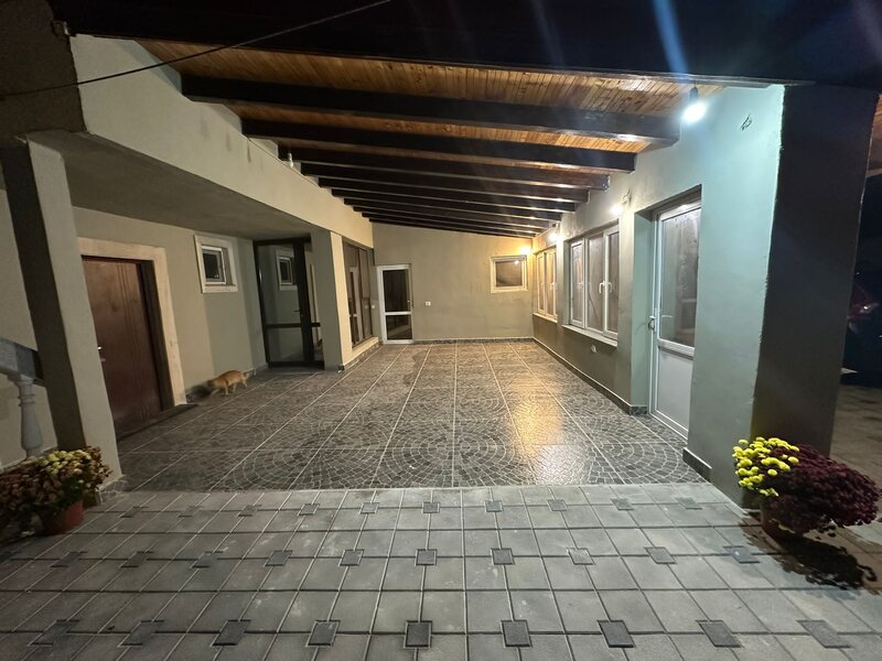 Antiaeriana inchiriez camera in vila complet utilata si mobilata,